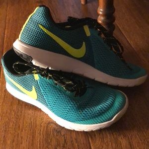 Barely used green Nike shoes